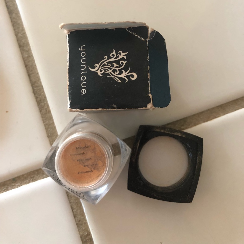 Younique eye shimmer Gorgeous